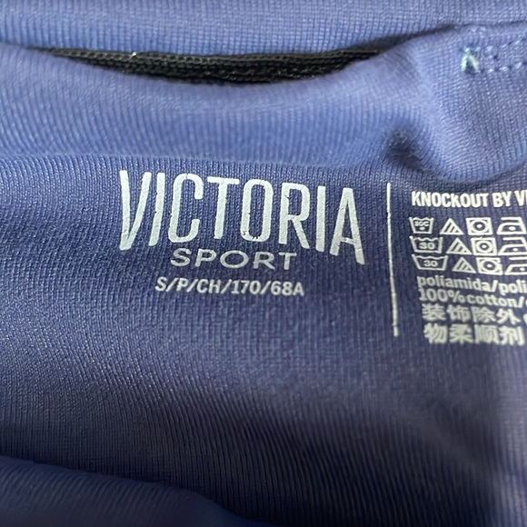 Athletic Bundle! 4 leggings and 1 Under Armour Dri-fit like shirt. Size small - Picture 4 of 12